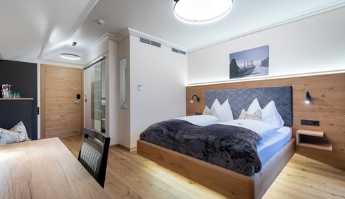 Junior Room, 1 King Bed, Non Smoking