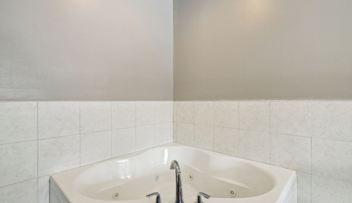Standard Room, 1 Queen Bed, Jetted Tub