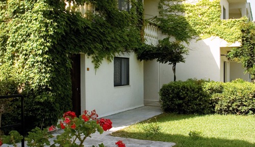 Bungalow, Garden View