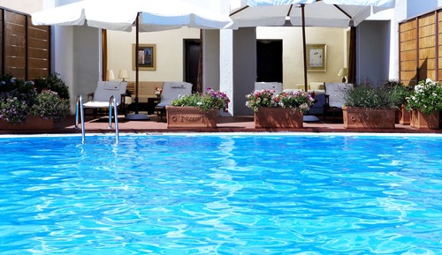 Suite, Poolside