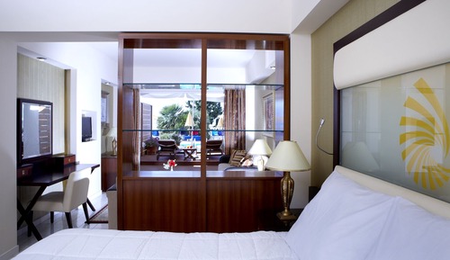 Junior Suite, Poolside