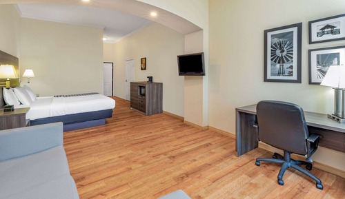 Room, 1 King Bed, Accessible, Non Smoking (Mobility,Hearing,Tub w/Grab Bars)