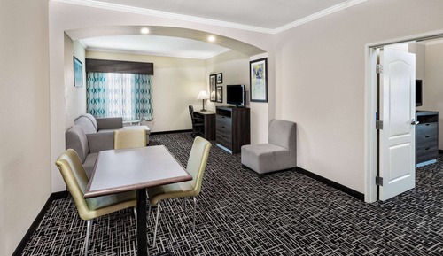 Deluxe Suite, 1 King Bed, Non Smoking (Deluxe Family Suite)
