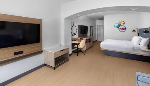 Executive Room, 1 King Bed, Accessible, Non Smoking (Mobility,Hearing,Roll-In Shower)