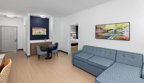 Deluxe Suite, 1 King Bed, Non Smoking (Deluxe Family Suite)