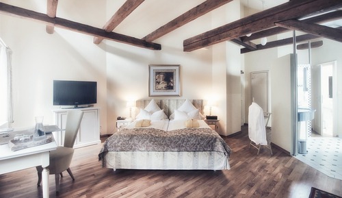 Junior Studio Suite, Garden View