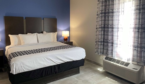 Suite, 1 King Bed, Accessible, Non Smoking (Mobility, Tub w/ Grab Bars)