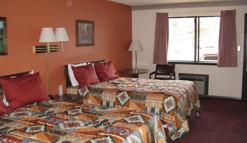 Family Room, Multiple Beds, Bathtub, Corner