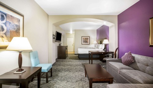 Family Suite, 1 King Bed, Accessible, Non Smoking (Mobility/Hearing, Tub w/ Grab Bars)