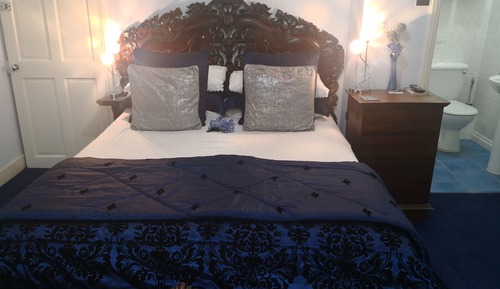 Double Room, Ensuite (Blue Room)
