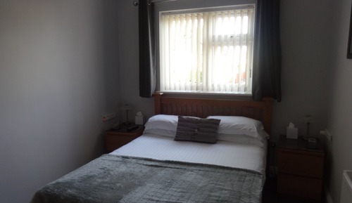 Double Room, Ensuite (Upstairs, Front Property)