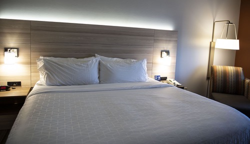 Standard Room, 1 King Bed