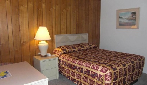 Standard Room, 1 Queen Bed