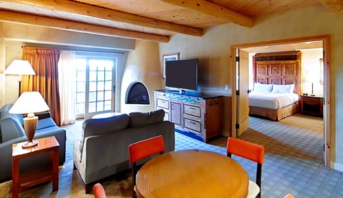 Deluxe Suite, 1 King Bed