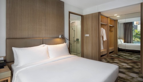 Junior Suite, 1 King Bed, Club Lounge Access