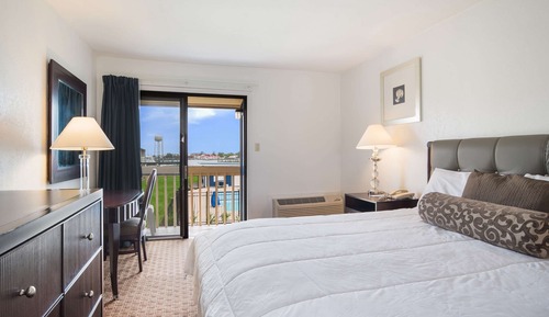 Standard Room, 1 King Bed, Non Smoking
