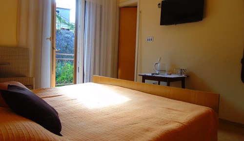 Room, Garden View (3)