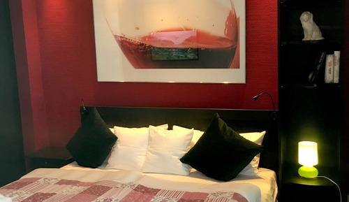 Double Room, 1 King Bed (Das Rote Zimmer)
