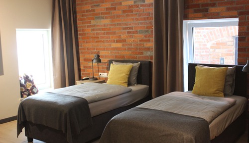 Traditional Studio Suite (6)