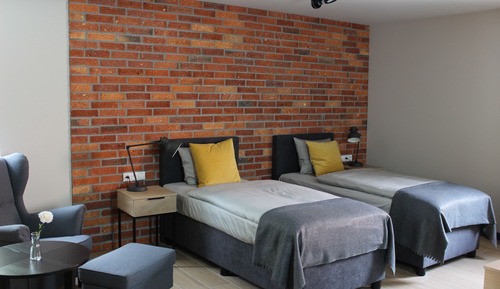 Traditional Studio Suite (4)