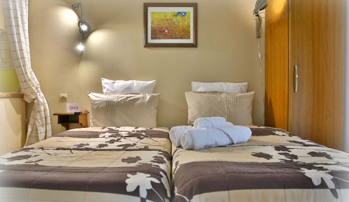 Classic Studio, 2 Twin Beds, Garden View