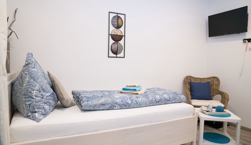 Deluxe Single Room, 1 Large Twin Bed (Blue / Grey Nr 11)