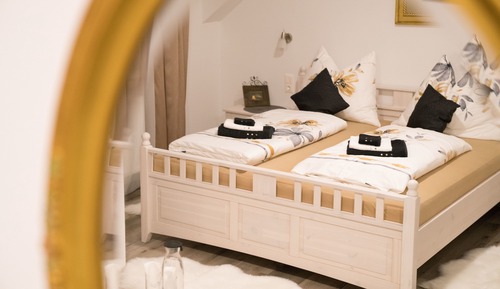 Deluxe Quadruple Room, Multiple Beds (Gold / Grey Nr 8)