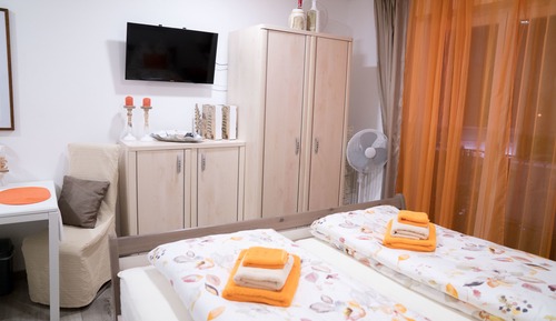 Deluxe Double Room, 1 King Bed, Balcony (Orange / Grey Nr 2)