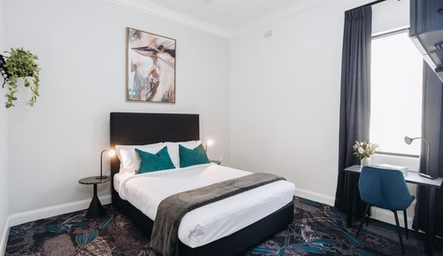 Deluxe Studio Suite, 1 Queen Bed, Private Bathroom