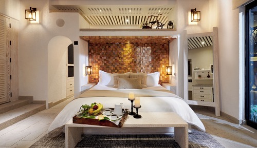 Design Studio Suite, 1 King Bed, Non Smoking, Bathtub