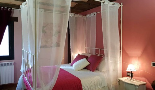 Double Room (Rosa)