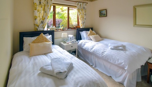 Twin Room (Private Bathroom)