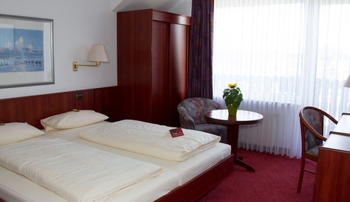 Triple Room, Partial Lake View