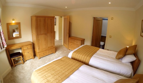 Luxury Cottage, 4 Bedrooms, Sauna, Garden View