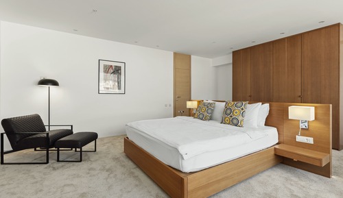 Standard Room, 1 Queen Bed, Courtyard View