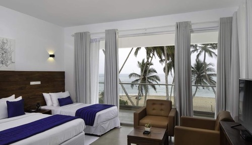 Deluxe Triple Room, 1 King Bed, Bathtub, Sea View