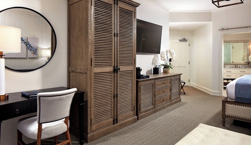 Classic Room, 1 King Bed (Mobility Accessible, Roll-In Shower)
