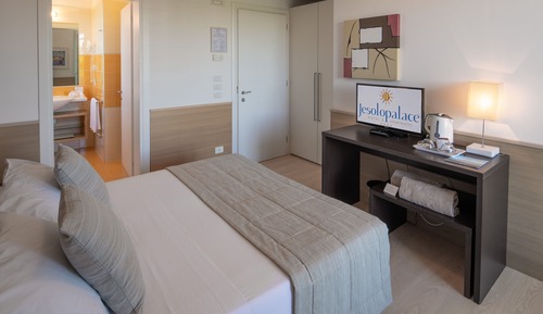 Classic Double Room, 1 Queen Bed, Garden View