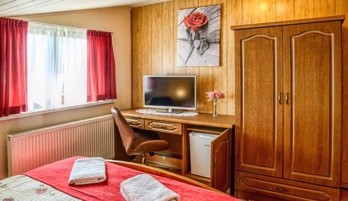 Room (Ruža)