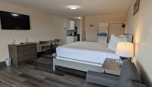 Studio, 1 King Bed with Sofa bed, Non Smoking, Kitchenette