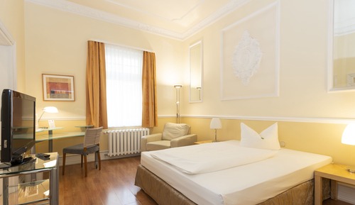 Superior Double Room, 1 Queen Bed with Sofa bed, Courtyard View, Courtyard Area