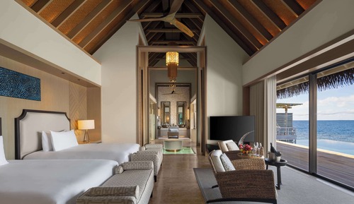 Two Queen Bedded Grand Reef Villa with Pool