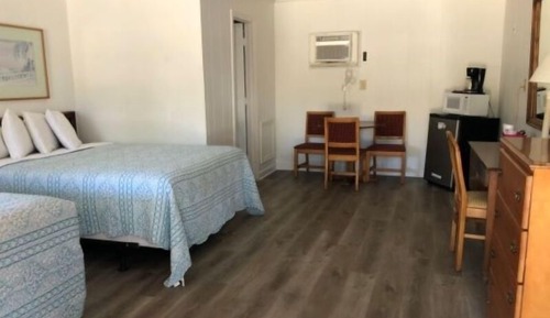 Comfort Room (2 Queen Pet)