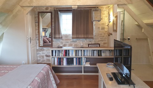 Double Room (Jade)