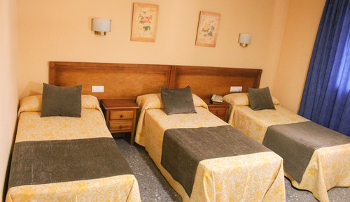 Double Room (rollaway bed)