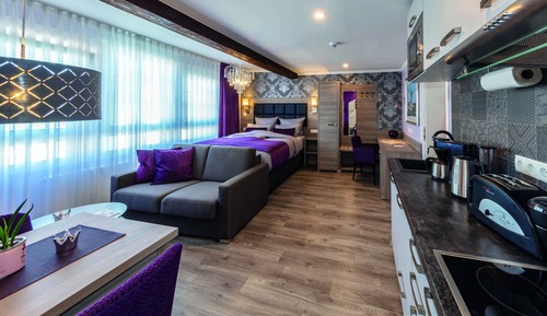 Queensize-Studio