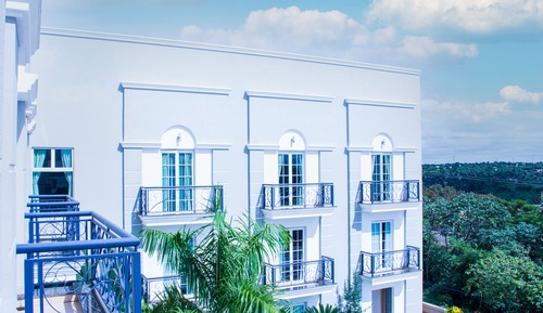 Deluxe Room, 1 King Bed, Pool View