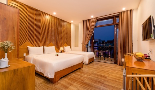 Deluxe Triple Room, Balcony, City View