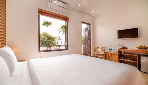Deluxe Room, 1 King Bed, Balcony