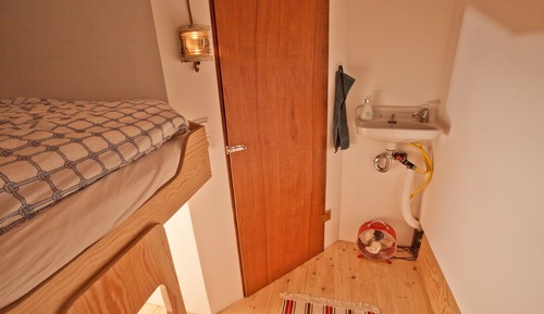 Triple Room, Shared Bathroom (Kajüte 3 - incl. Cleaning Fee 15 EUR)